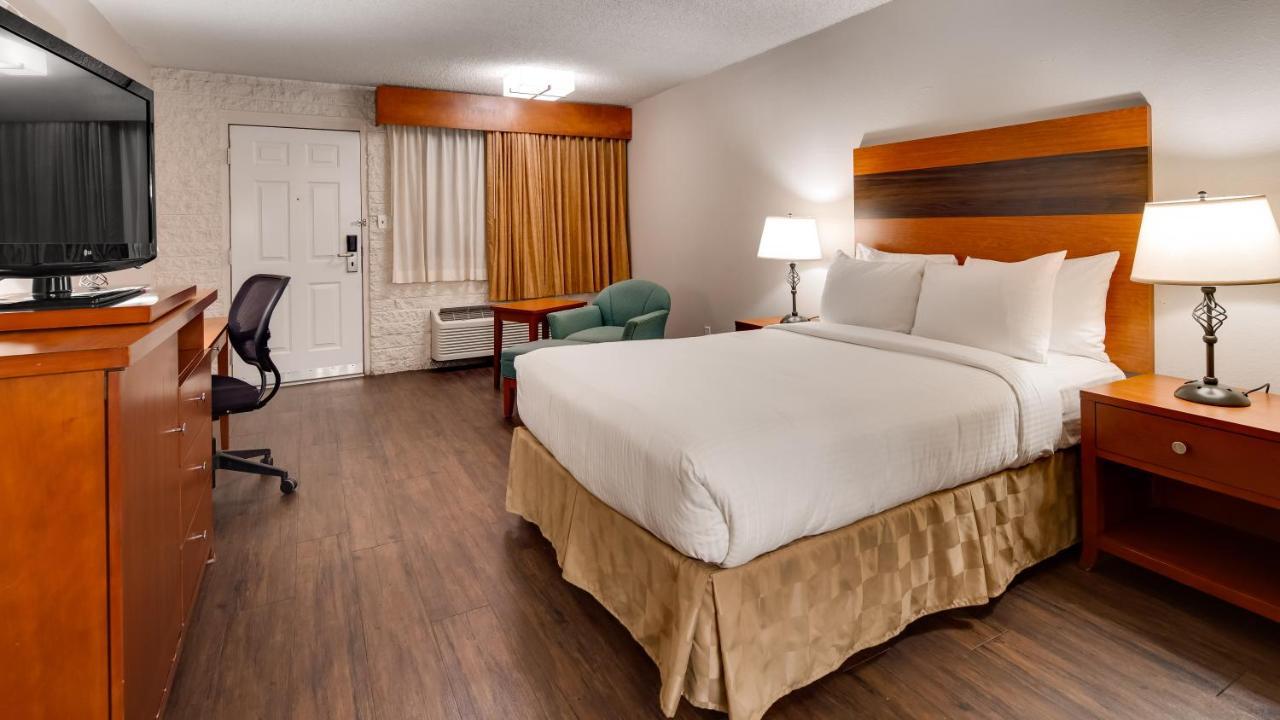 Inn Western Airport