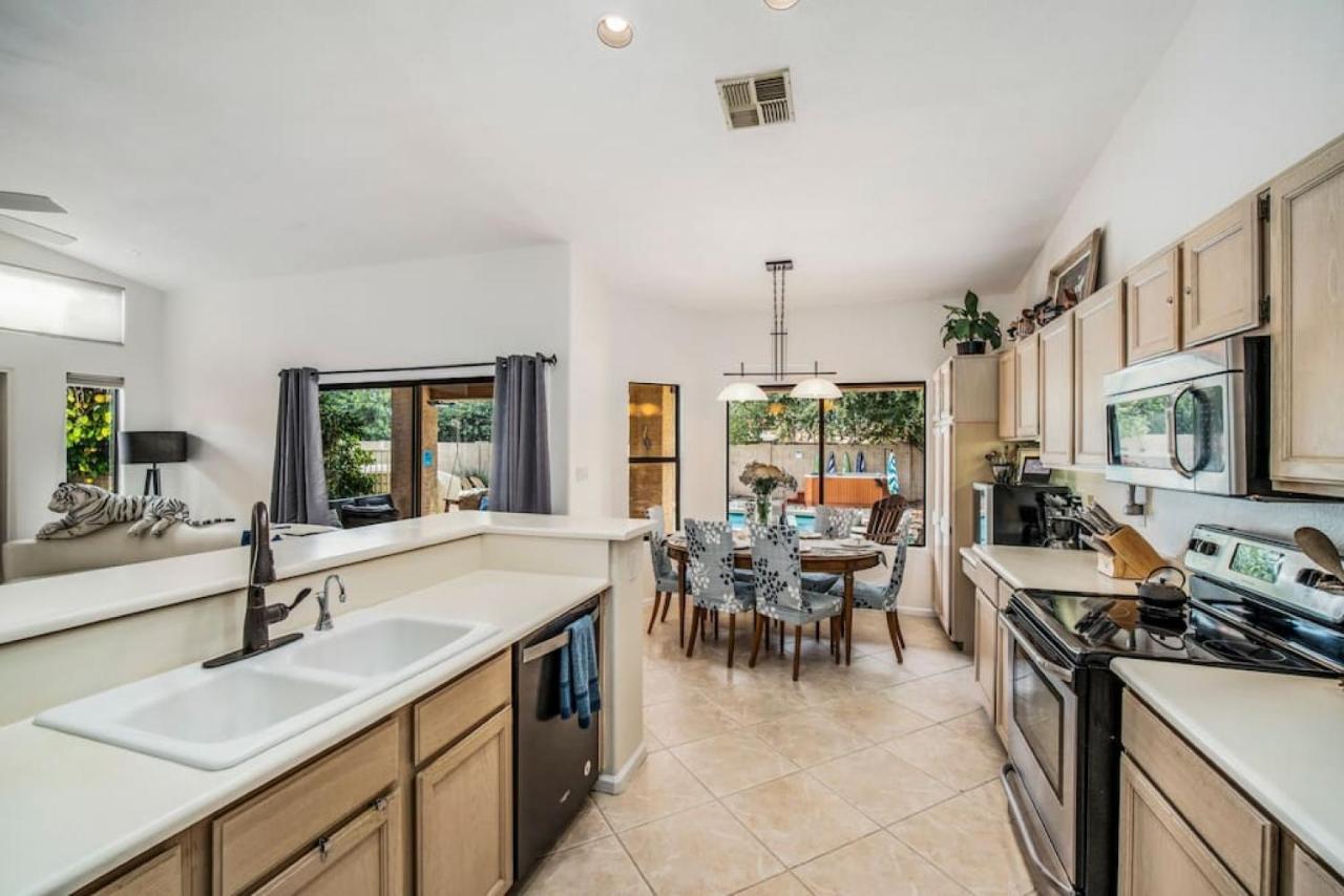 Beautiful Scottsdale Escape Heated Pool, Spa, & Putting Holiday home Phoenix