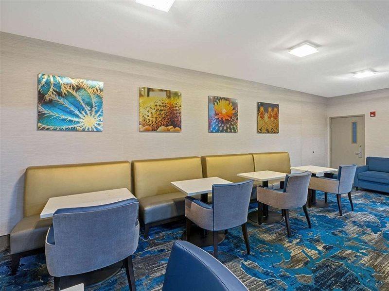 La Quinta By Wyndham I-10 West 3*