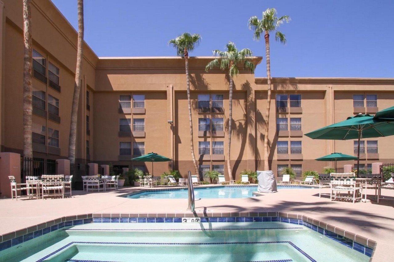 Hotel Greentree & Sky Harbor 3*