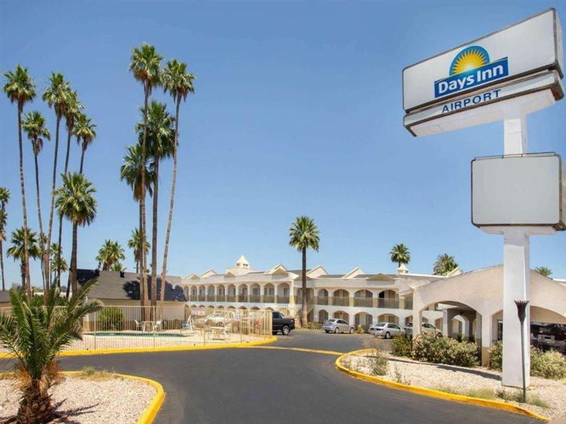 Days By Wyndham Airport - Hotel