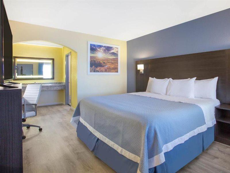 Days By Wyndham Airport - Phoenix