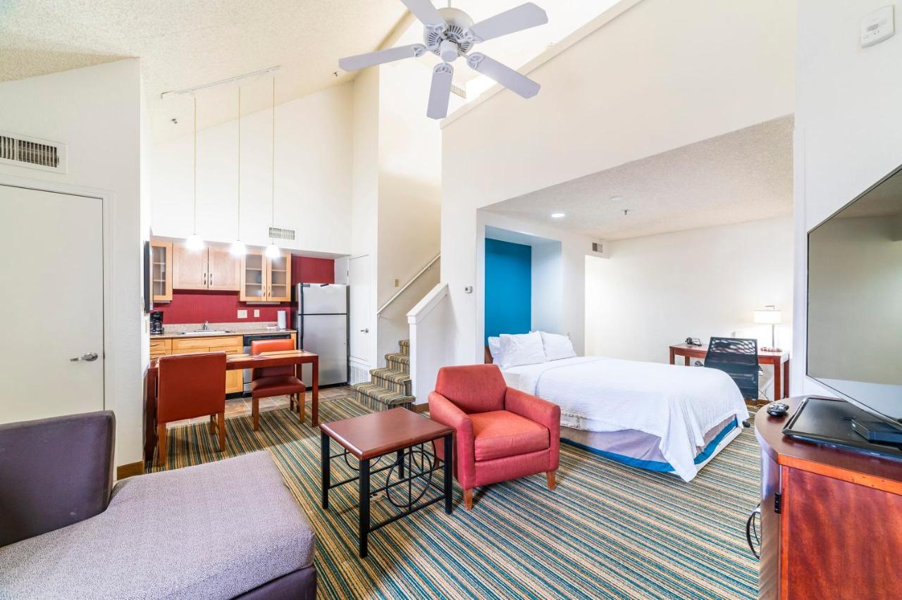 Metro Phx Upstairs Loft Sleeps Over 6 Phx Apartamento Phoenix