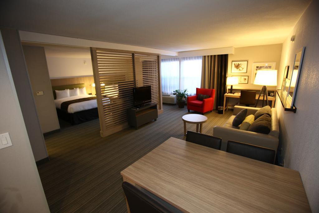 Greentree & Sky Harbor Hotel 3*