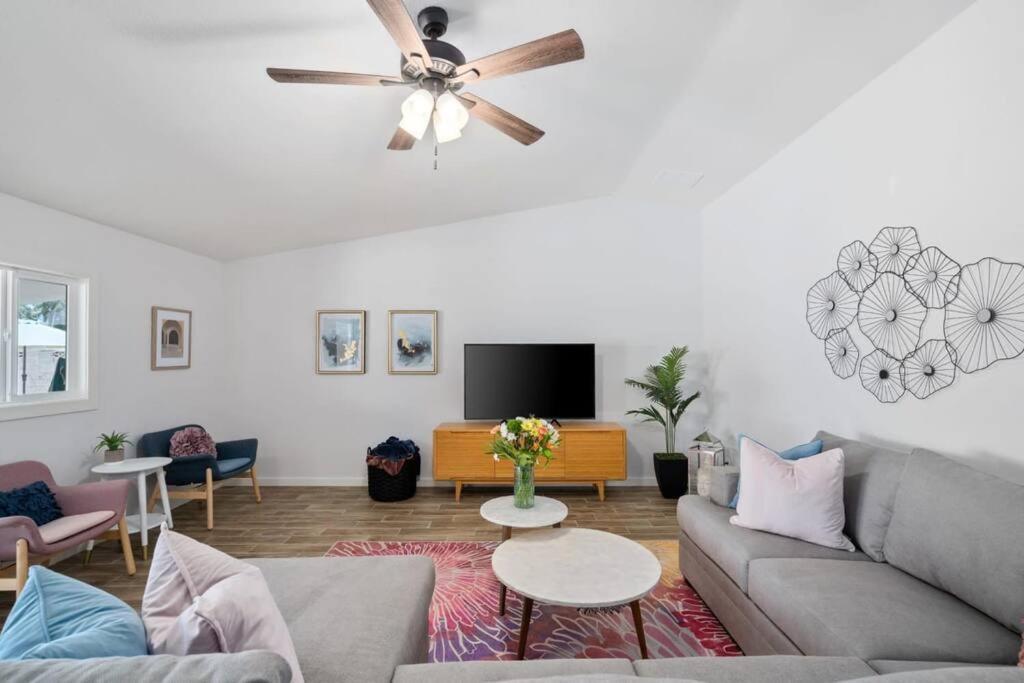 Fab Phx Getaway W/ Pool & Fire Pit Holiday home Phoenix