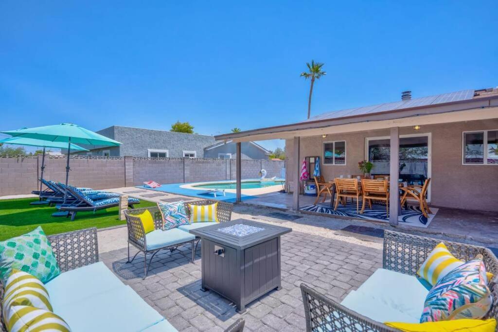 Holiday home Fab Phx Getaway W/ Pool & Fire Pit *