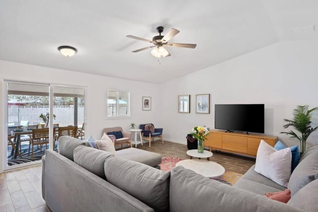 Fab Phx Getaway W/ Pool & Fire Pit Holiday home