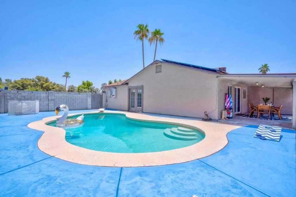 Fab Phx Getaway W/ Pool & Fire Pit Holiday home Phoenix