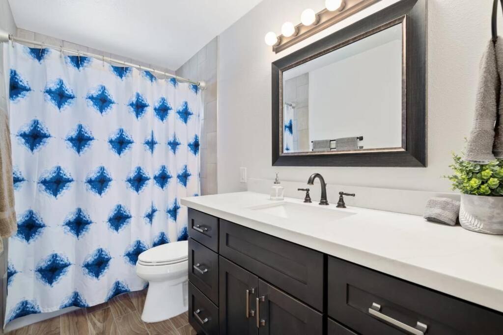 Fab Phx Getaway W/ Pool & Fire Pit Holiday home Phoenix