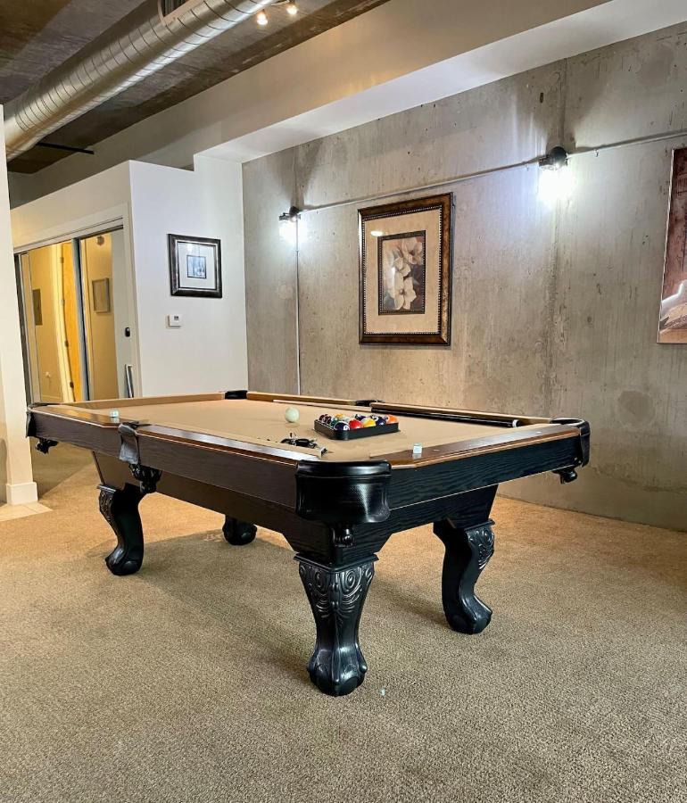 Loft Living Downtown At Its Best! Very Spacious Holiday home