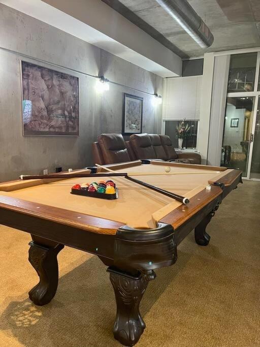 Loft Living Downtown At Its Best! Very Spacious Holiday home *