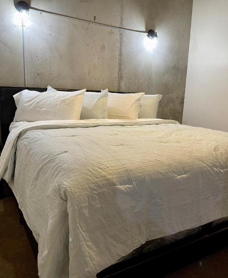 Loft Living Downtown At Its Best! Very Spacious Phoenix