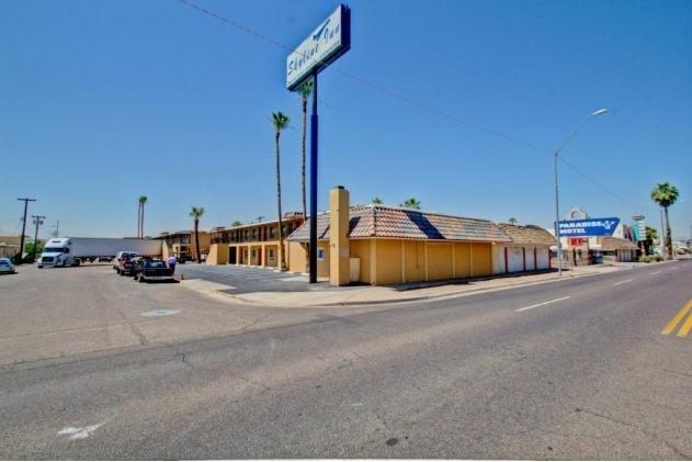 Payless Motel *