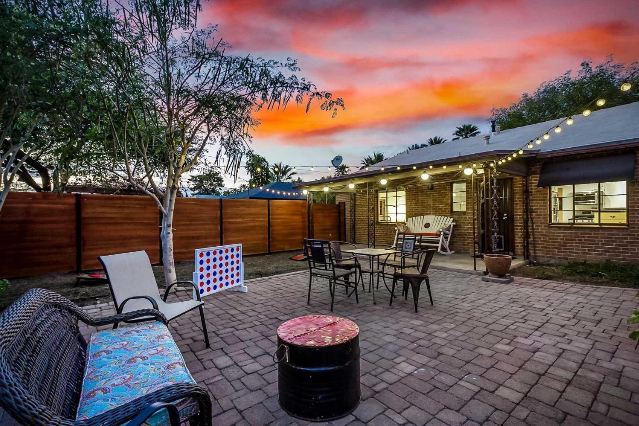 Sun-lit Gem Backyard Entertainment Patio! Holiday home
