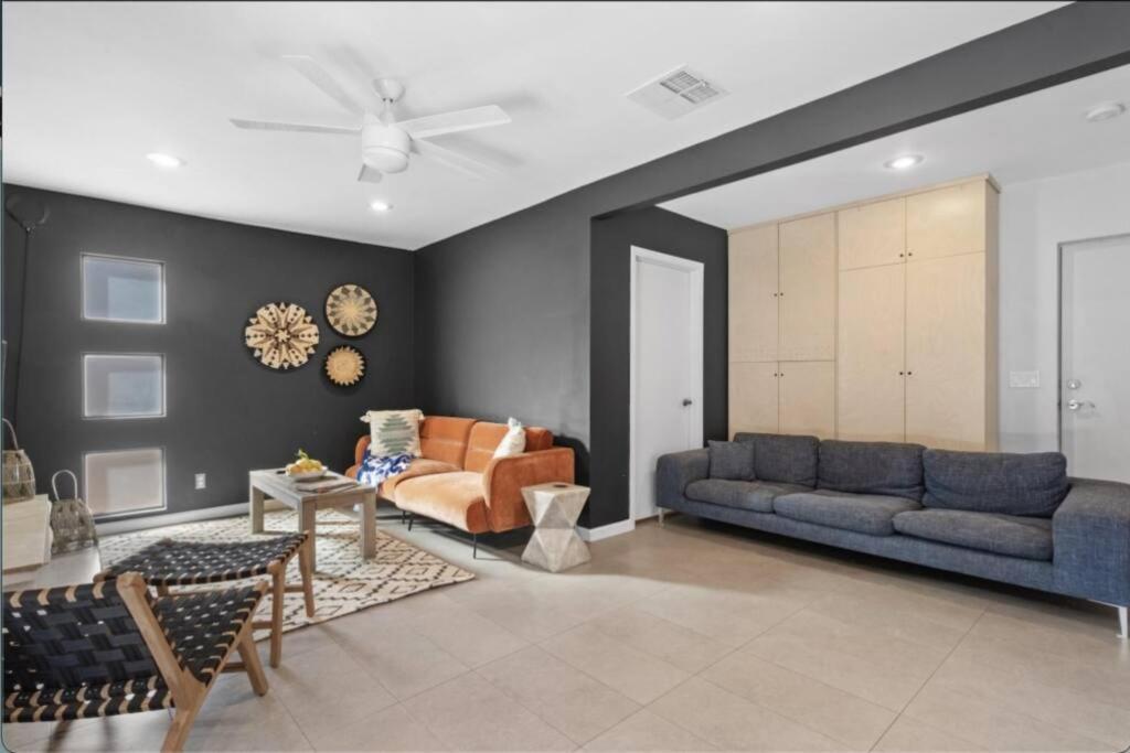 Casa de férias Mid-century Stunner // Large Yard And Patio For Indoor/outdoor Living
