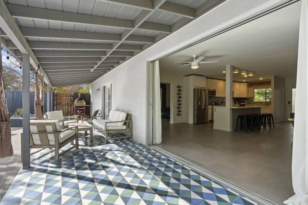 Mid-century Stunner // Large Yard And Patio For Indoor/outdoor Living * Phoenix