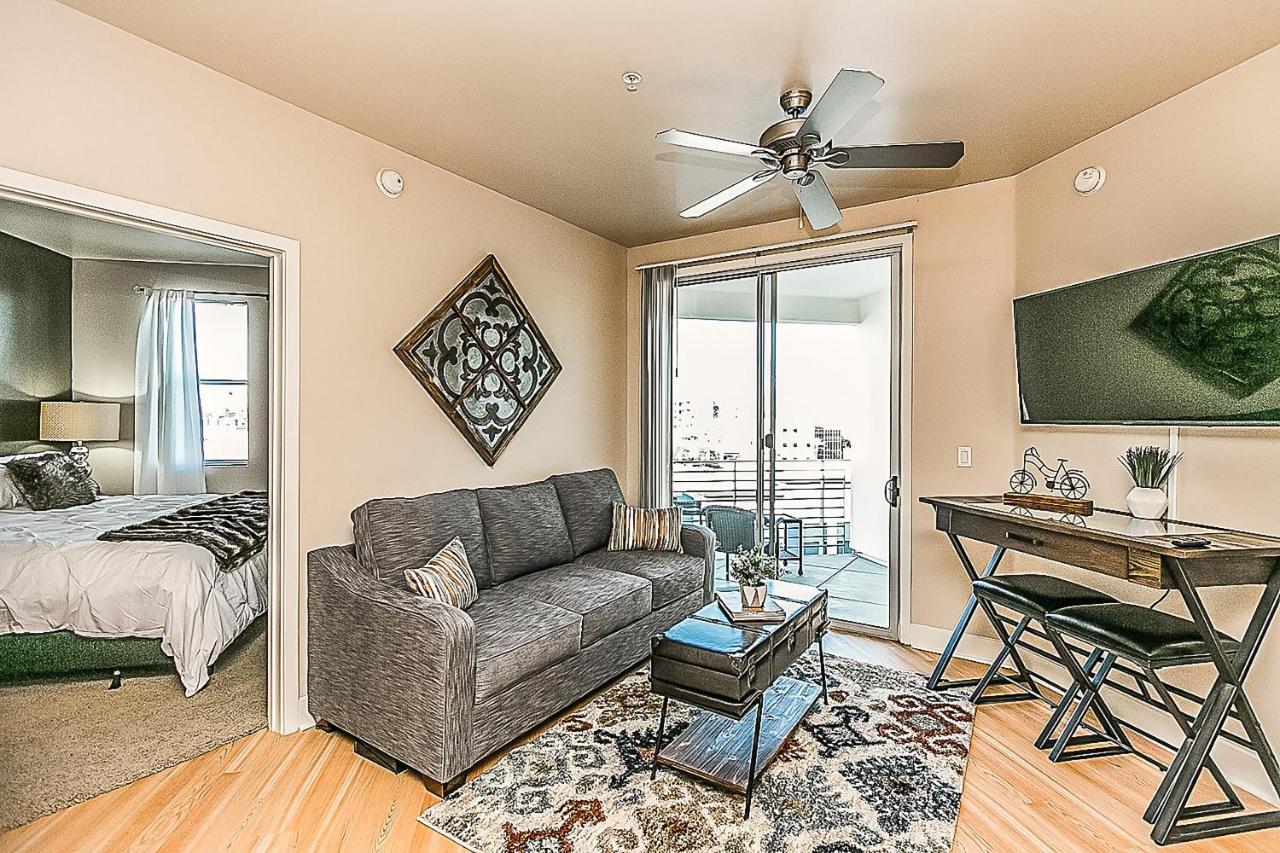 Shopping & Dining 1 Mile - 24 Hour Pool With Parking - 4036 Holiday home