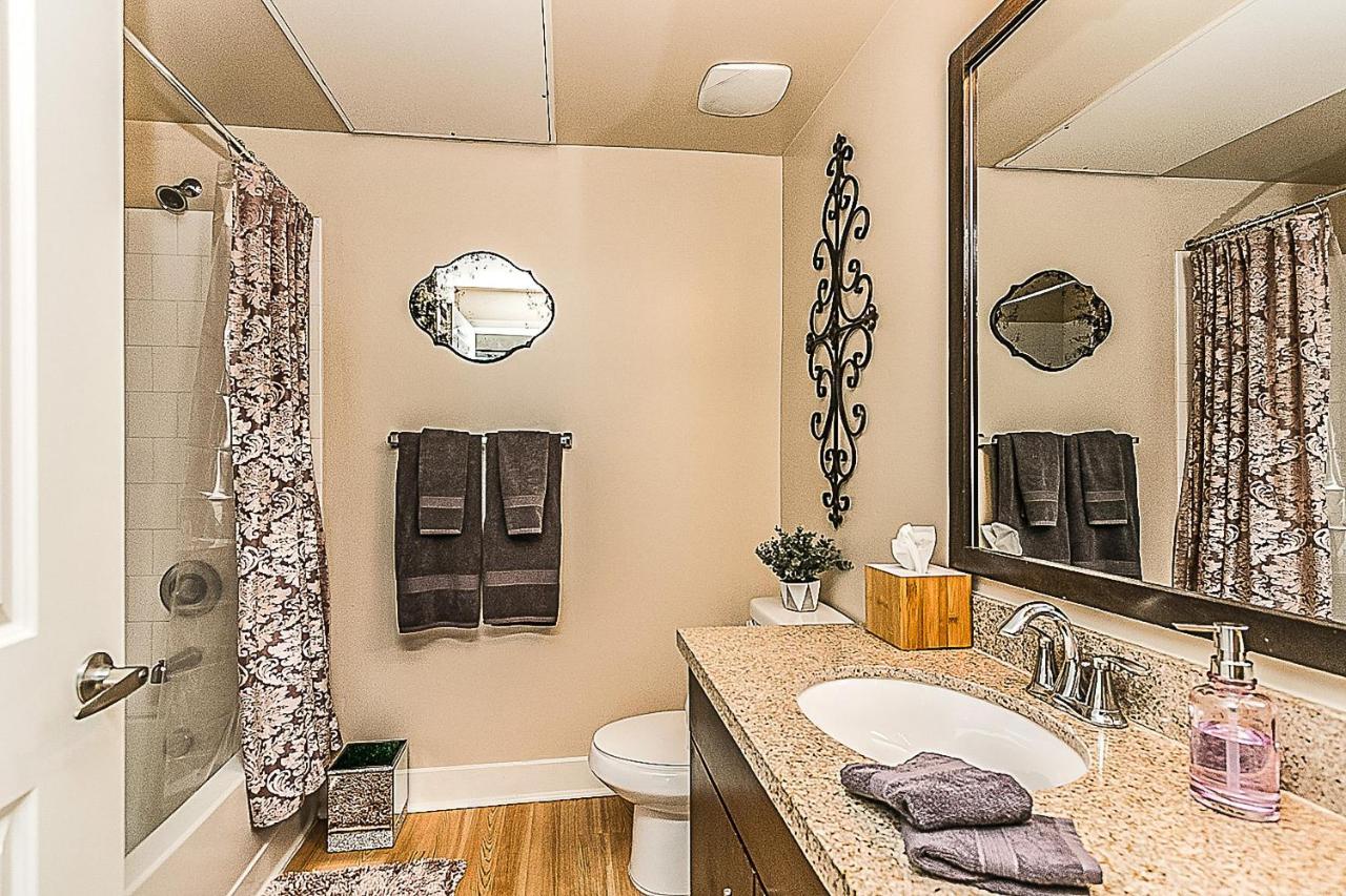 Holiday home Shopping & Dining 1 Mile - 24 Hour Pool With Parking - 4036 Phoenix