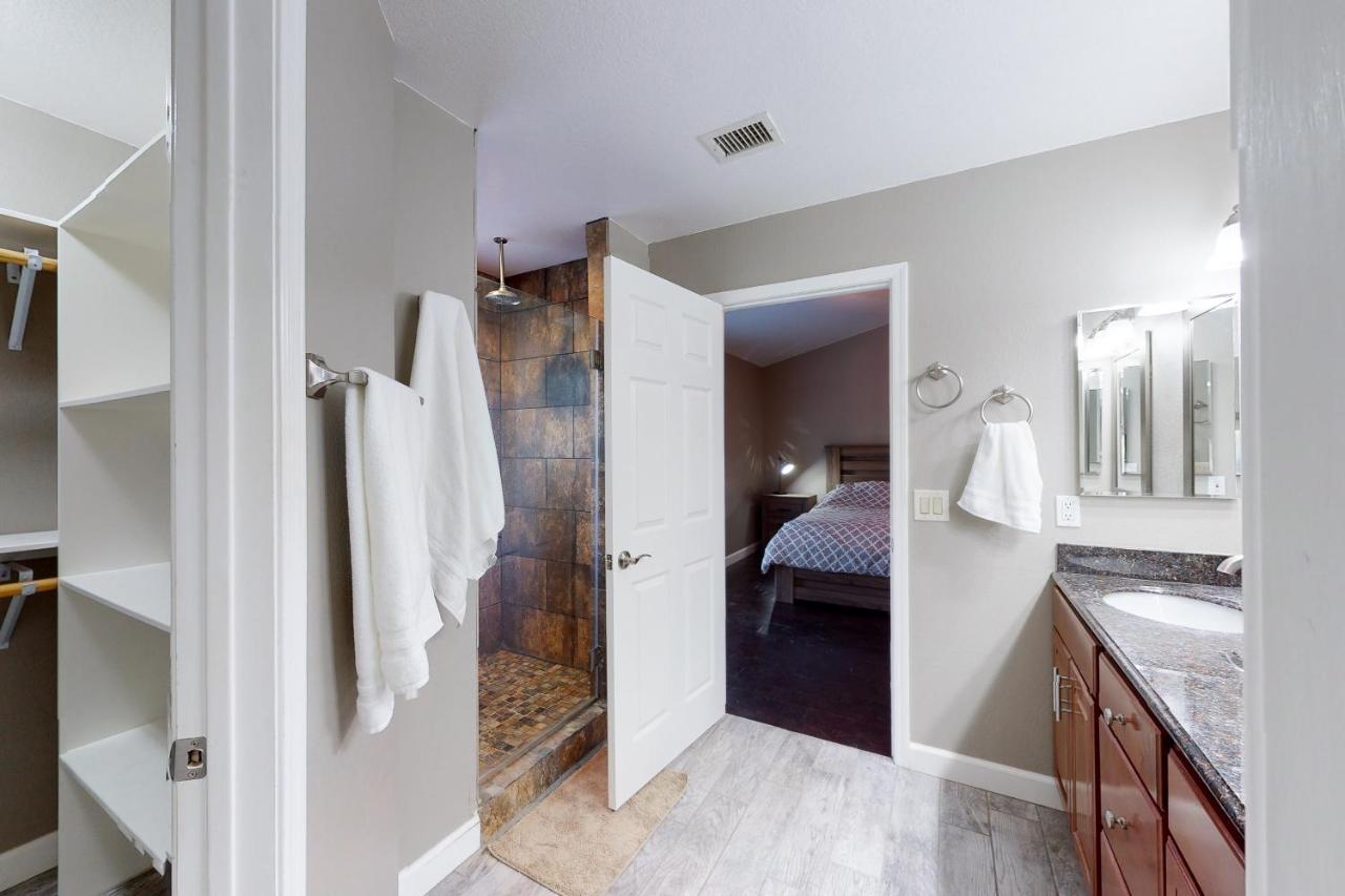 Luxe Lakewood *