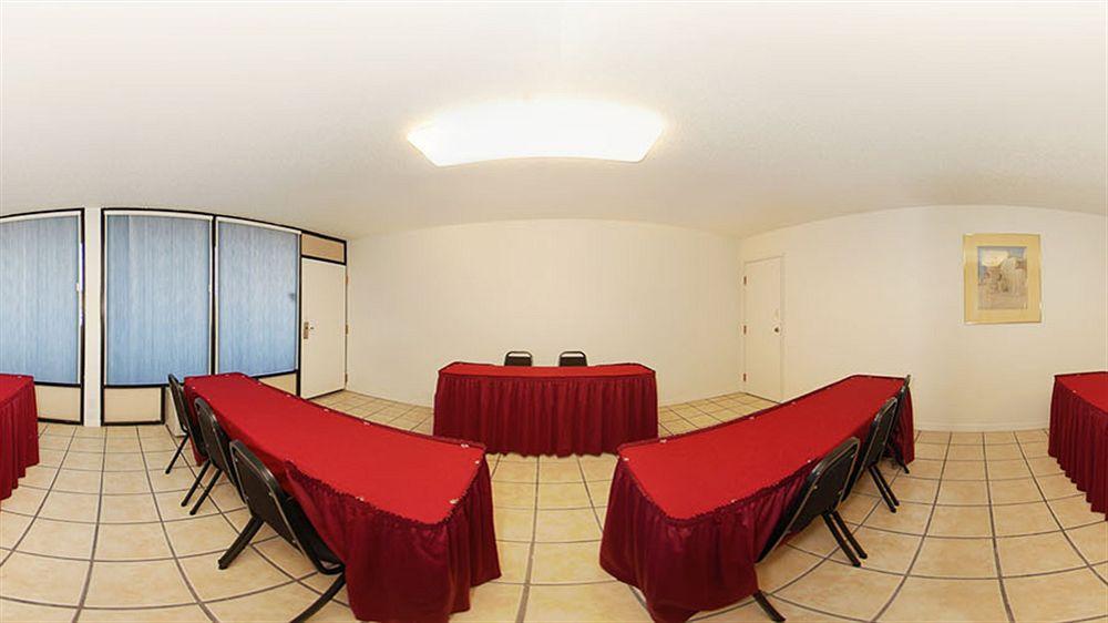 Quality Airport Hotel 3*