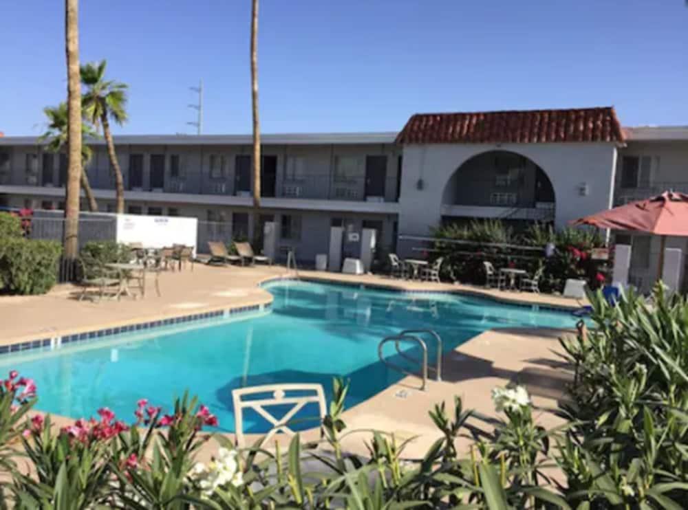 Extend A Hotel 2*