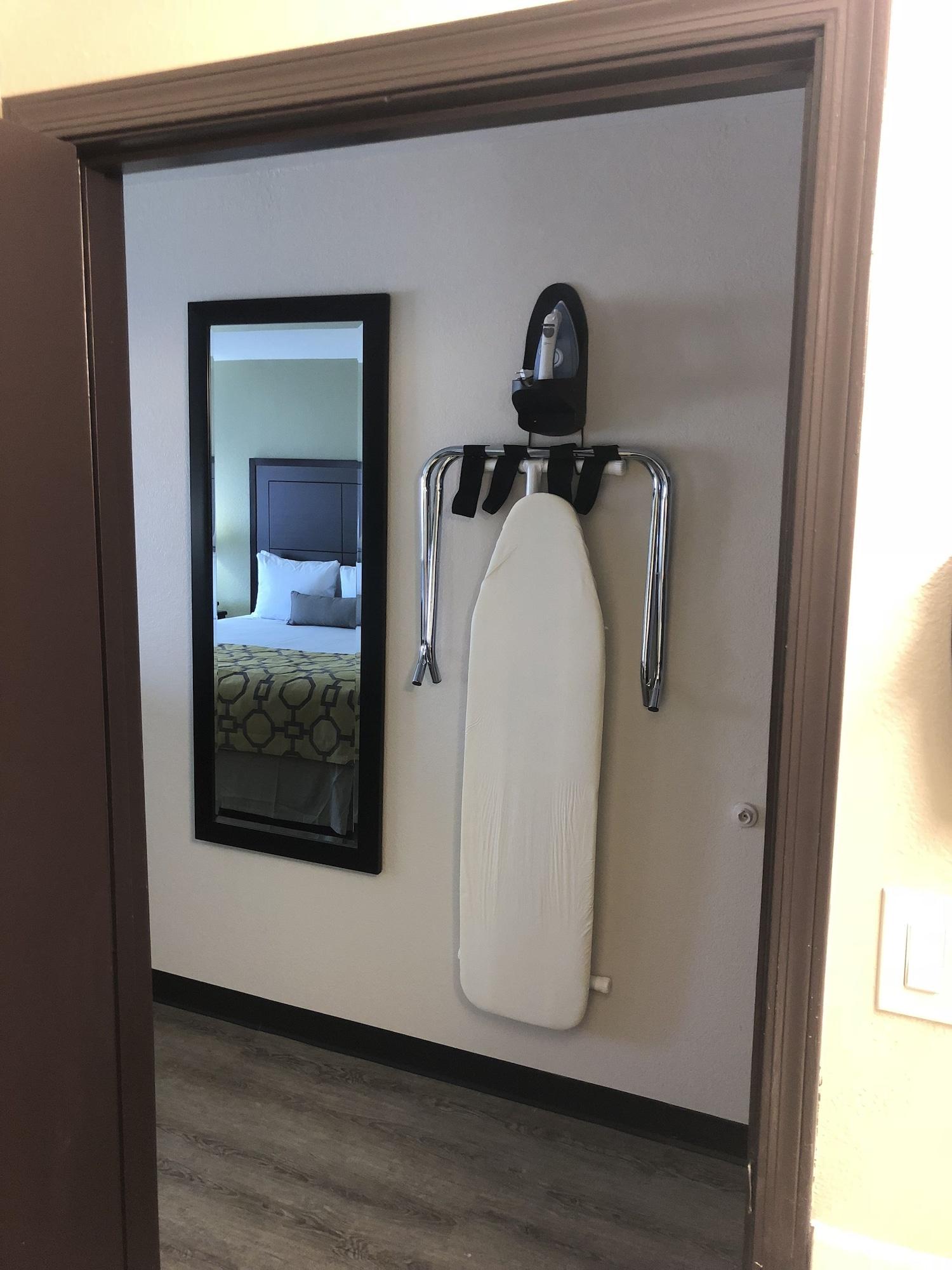 Baymont By Wyndham I-10 Near 51st Ave Hotel 2*