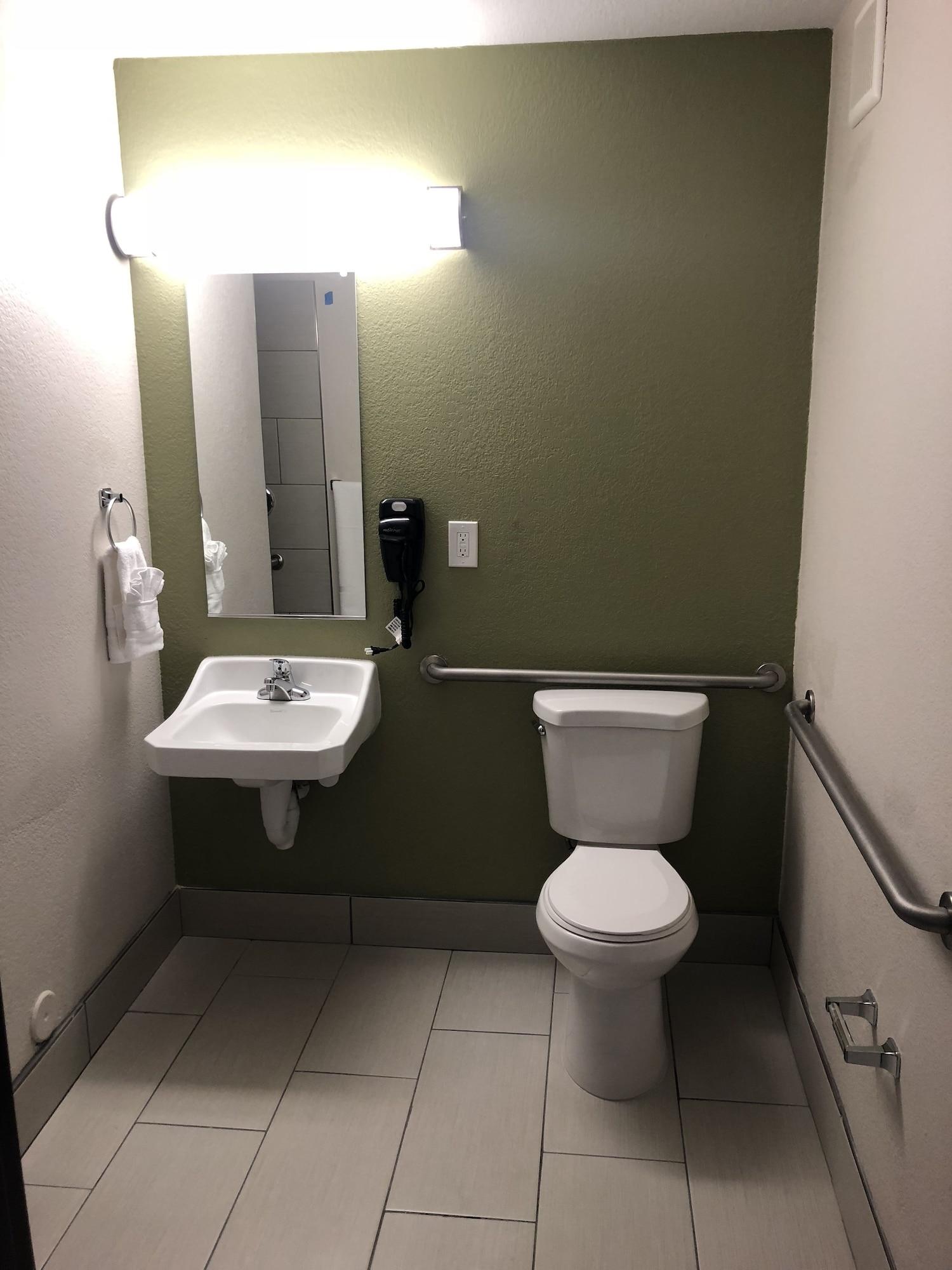 Baymont By Wyndham I-10 Near 51st Ave