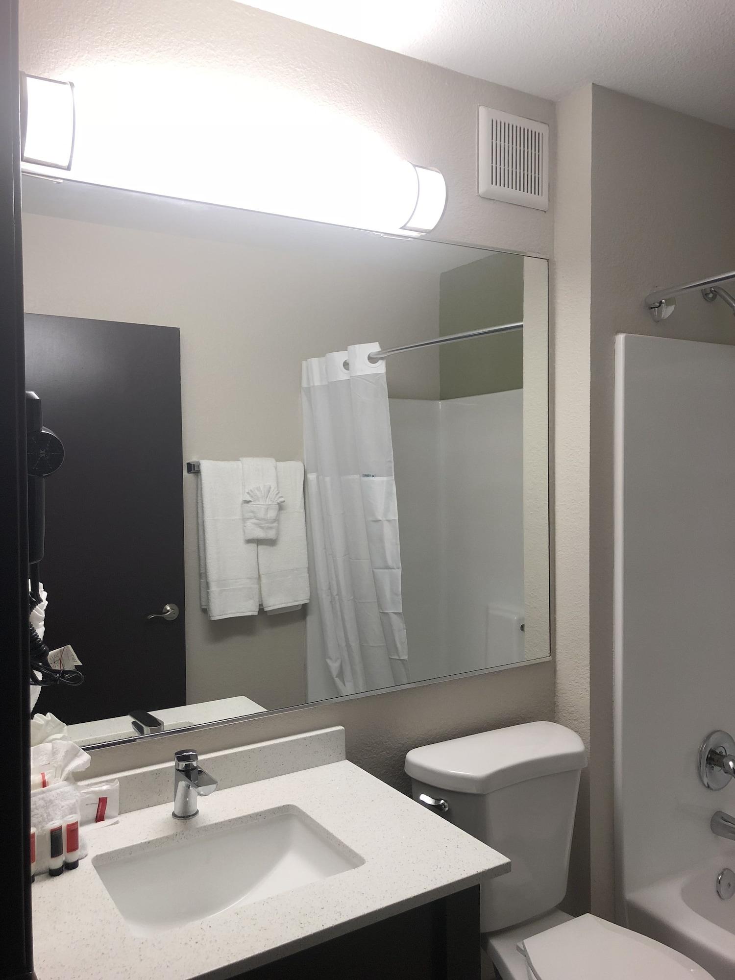 Baymont By Wyndham I-10 Near 51st Ave 2*