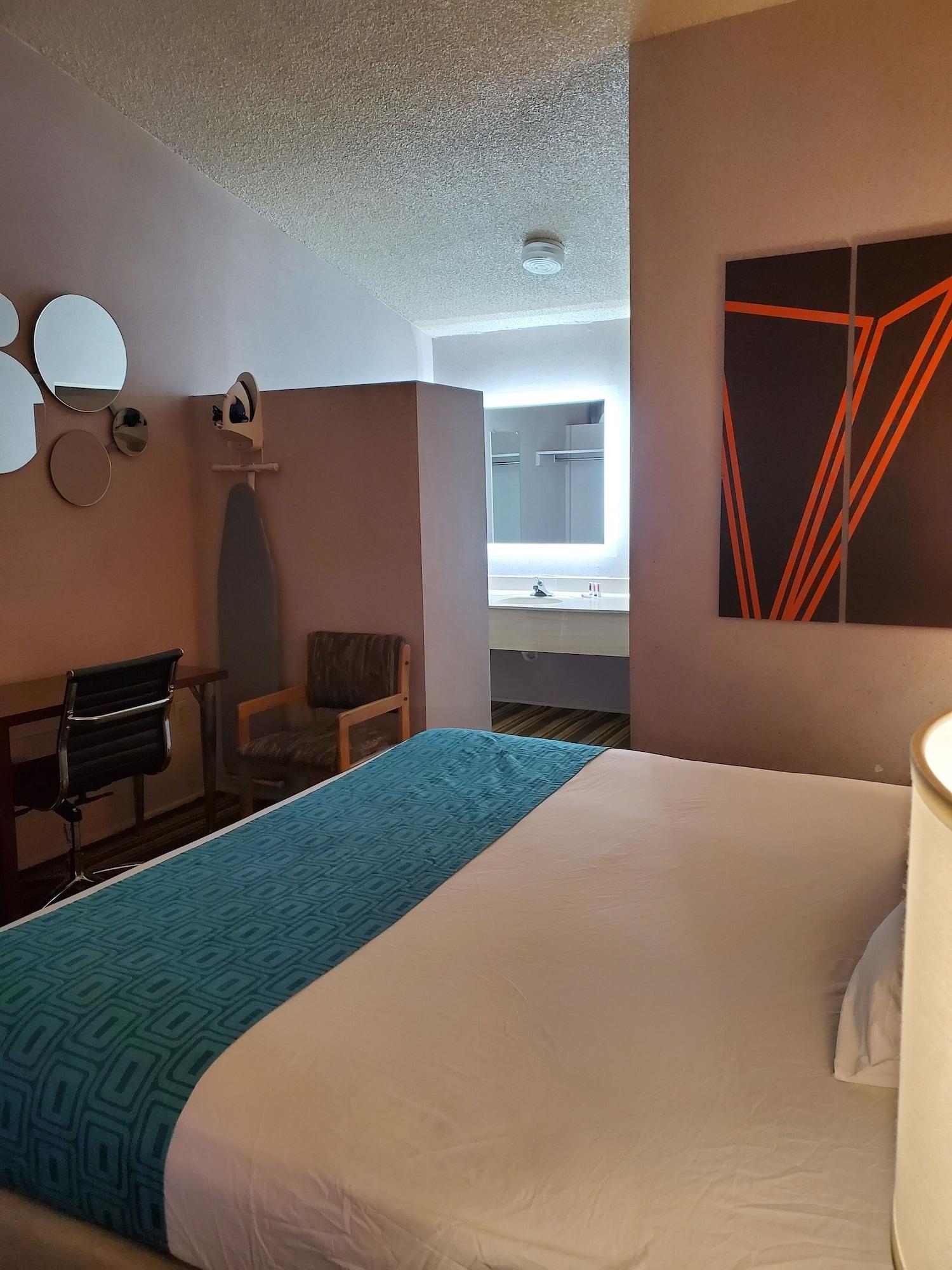 Howard Johnson By Wyndham Airport/downtown Area
