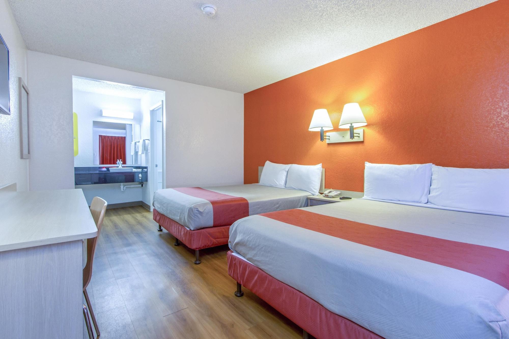 Hotel 6-phoenix, Az - Airport - 24th Street 2*