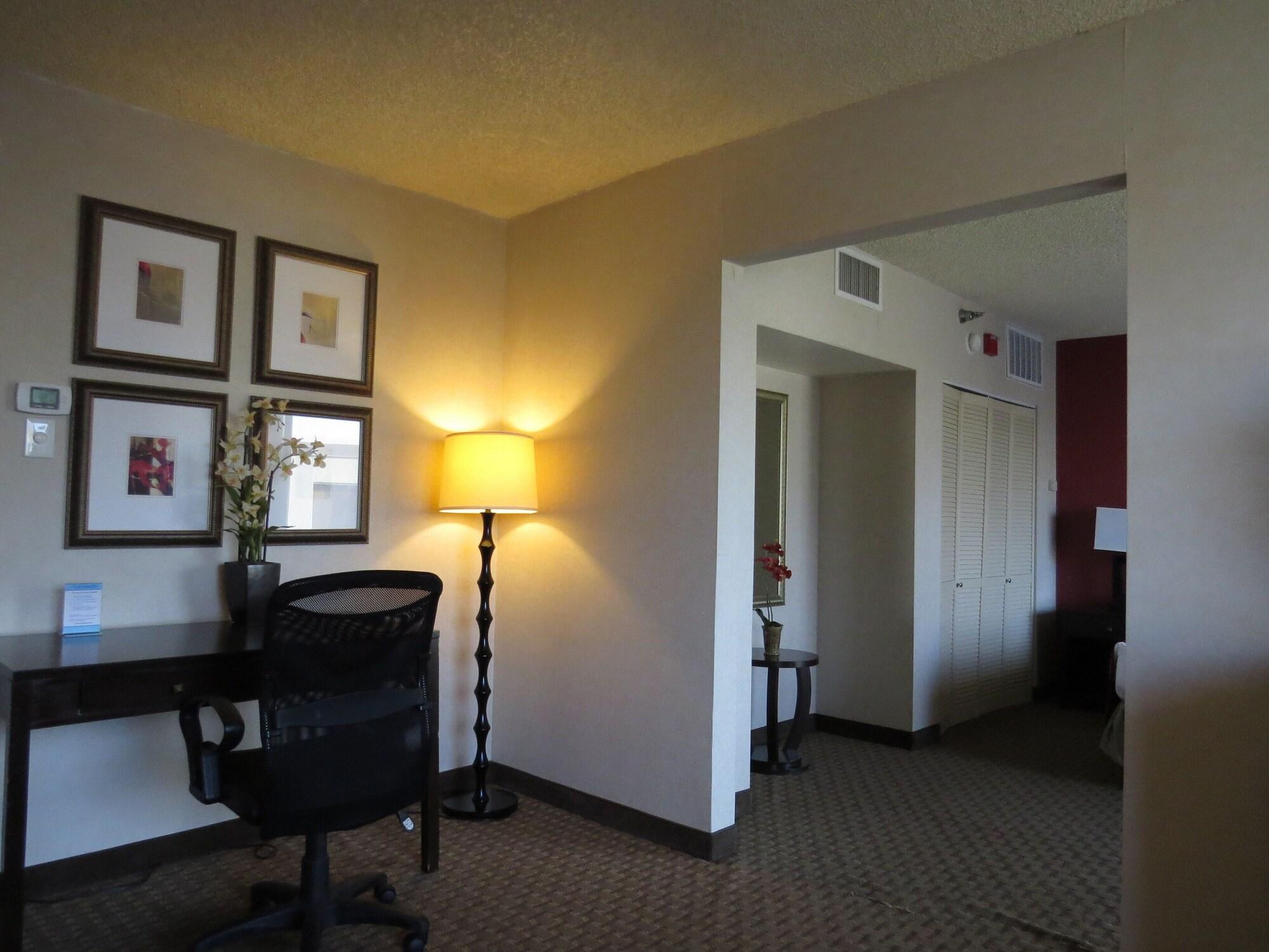 Express & - Midtown, An Ihg Hotel