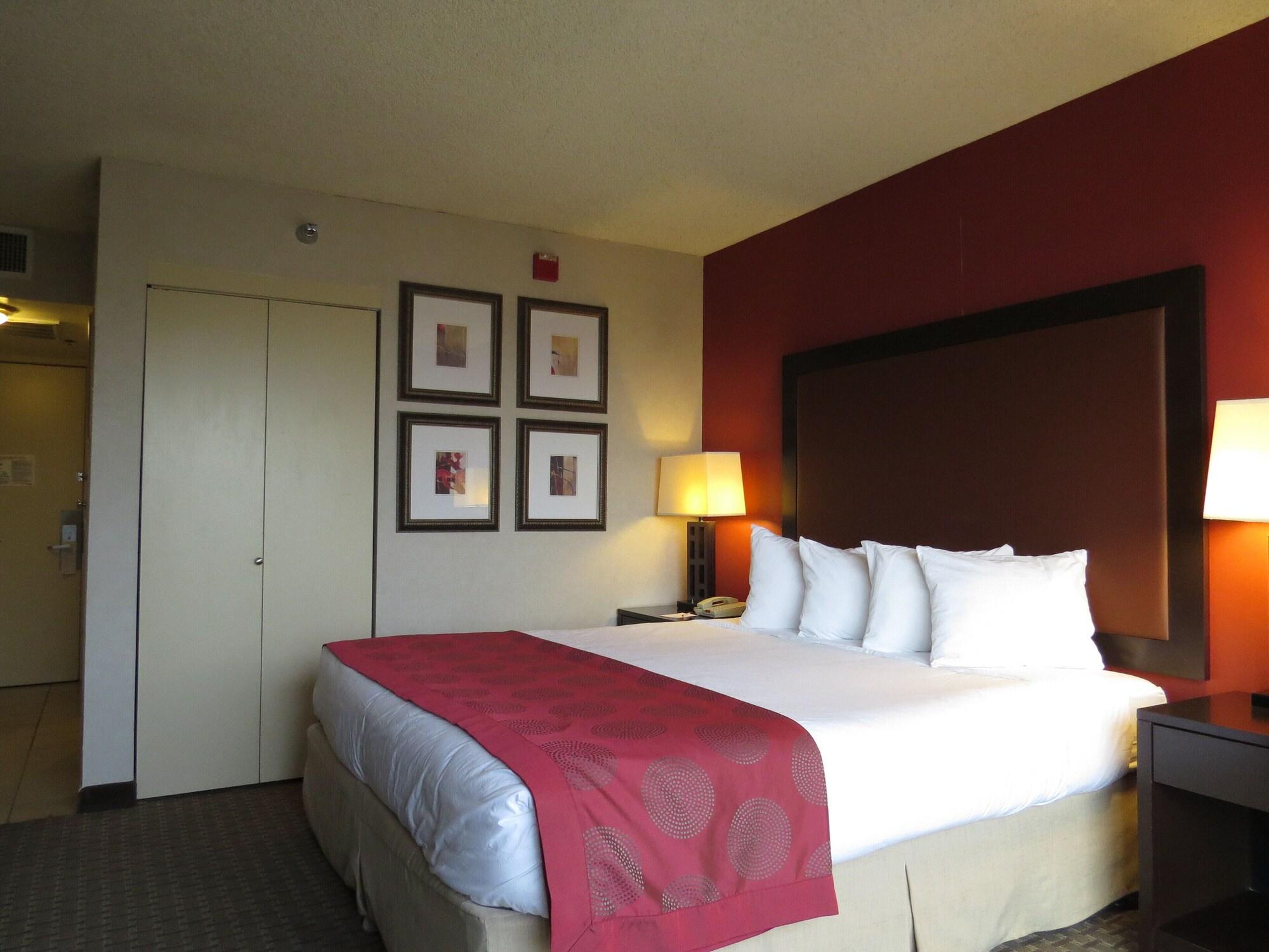 Express & - Midtown, An Ihg Hotel