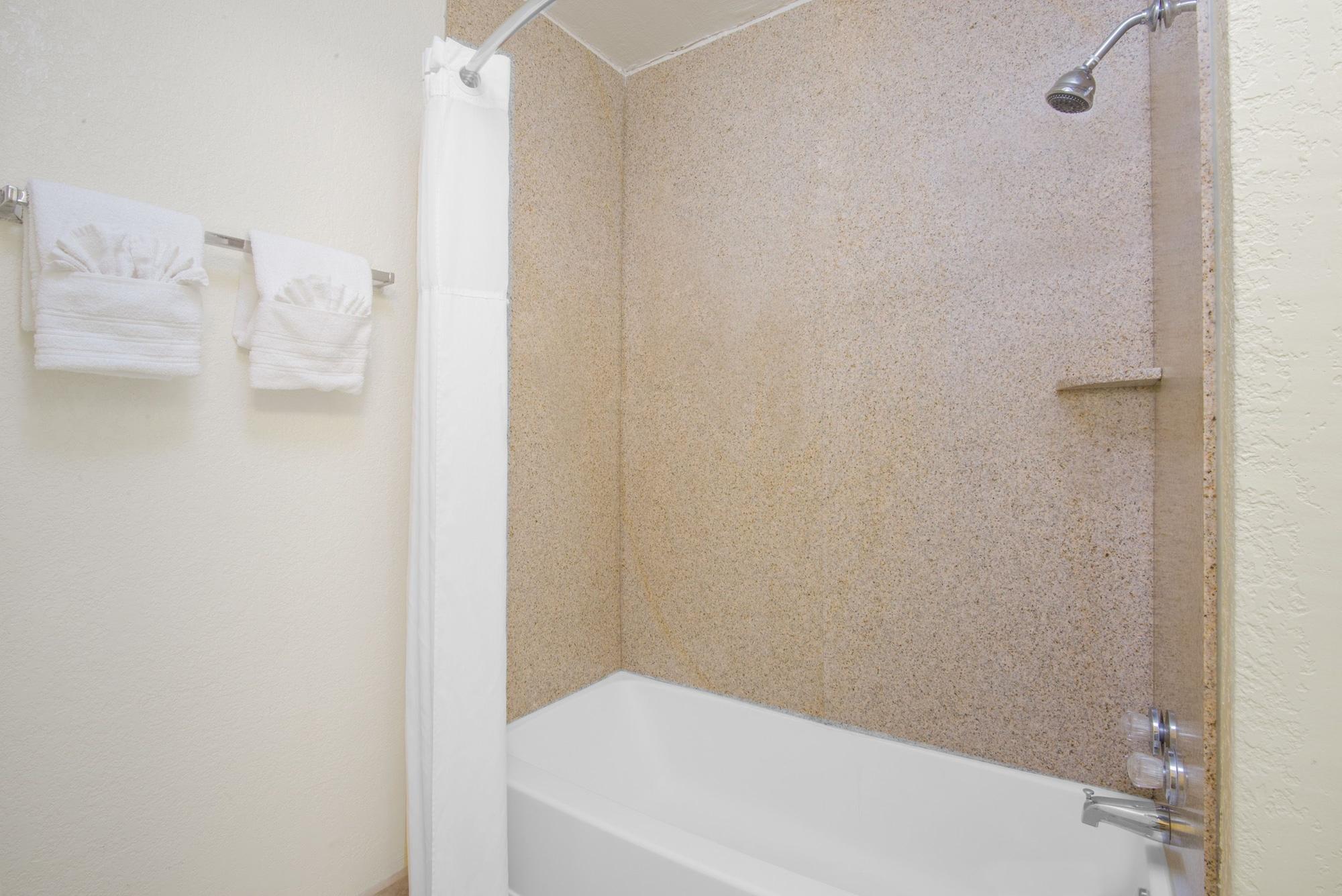 Days By Wyndham Airport - 2*