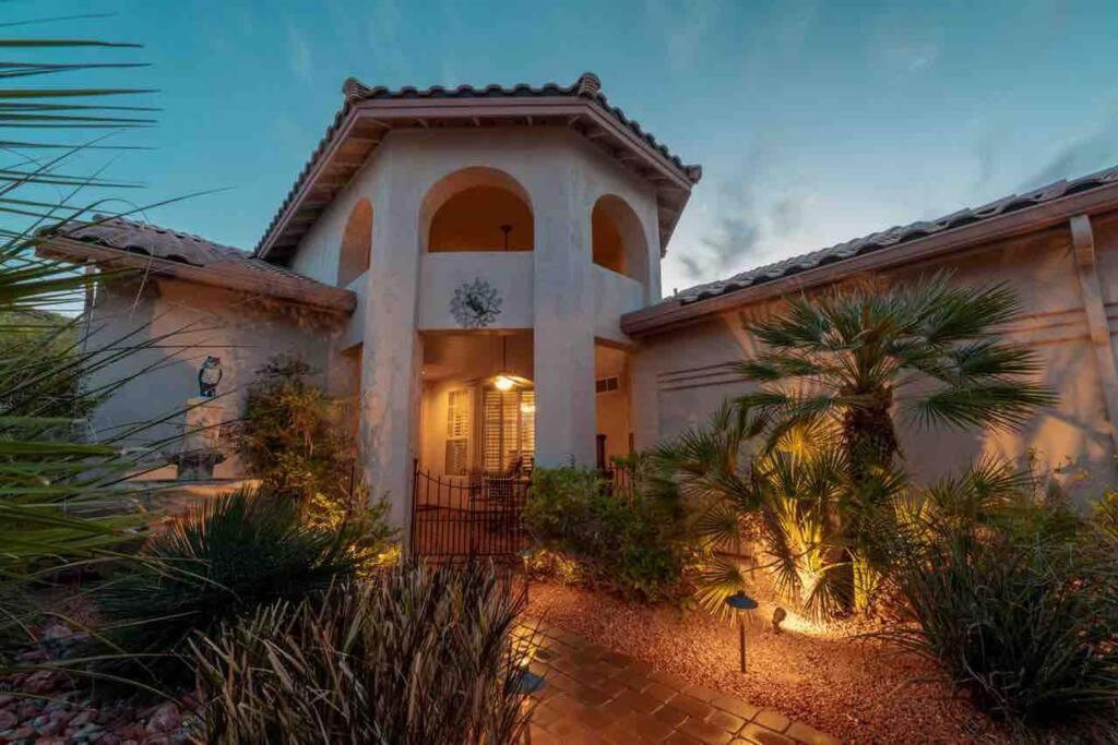 Mountain View Hide Away With Heated Pool Holiday home *
