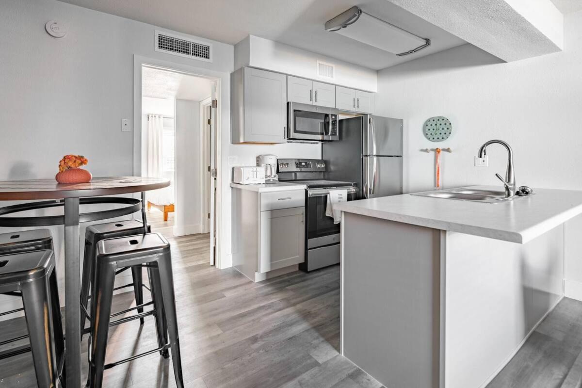 Gorgeous Cozysuites In Camelback With Pool Parking * Phoenix