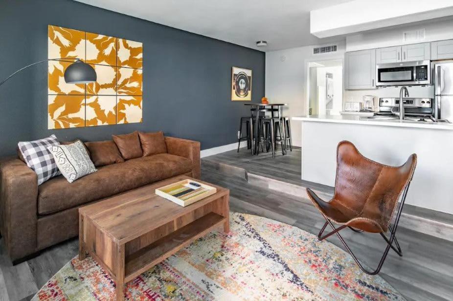 Gorgeous Cozysuites In Camelback With Pool Parking Apartment *