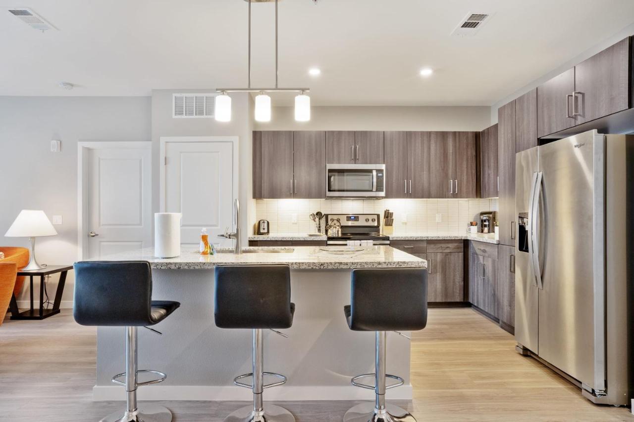Stay Gia Modern 2 Bedroom Apartment With Swimming Pool Apartment Phoenix
