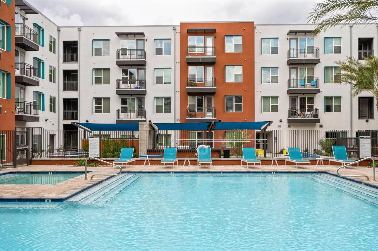 Stay Gia Modern 2 Bedroom Apartment With Swimming Pool Apartment Phoenix