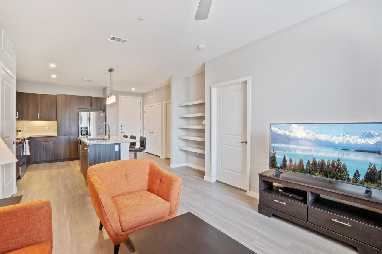 Stay Gia Modern 2 Bedroom Apartment With Swimming Pool Apartment Phoenix