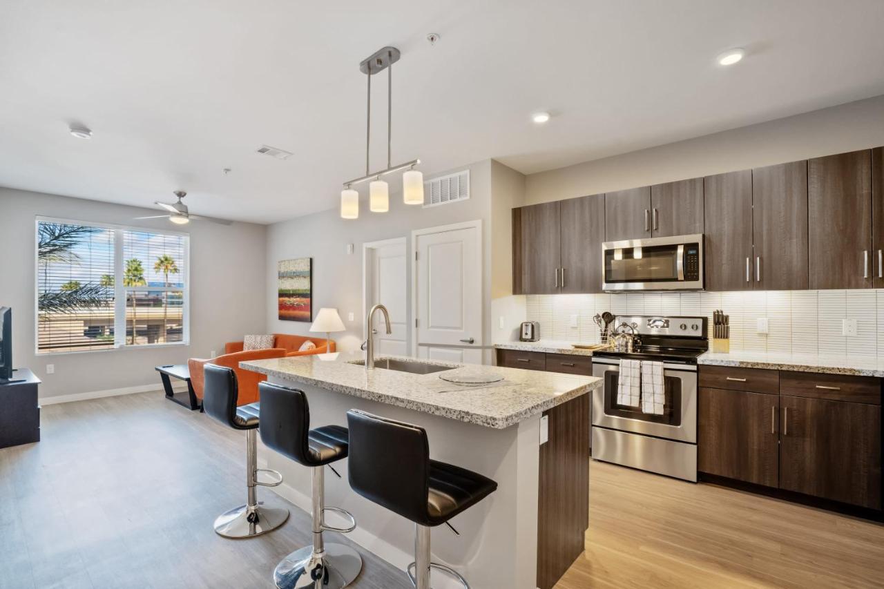 Stay Gia Modern 2 Bedroom Apartment With Swimming Pool Apartment Phoenix