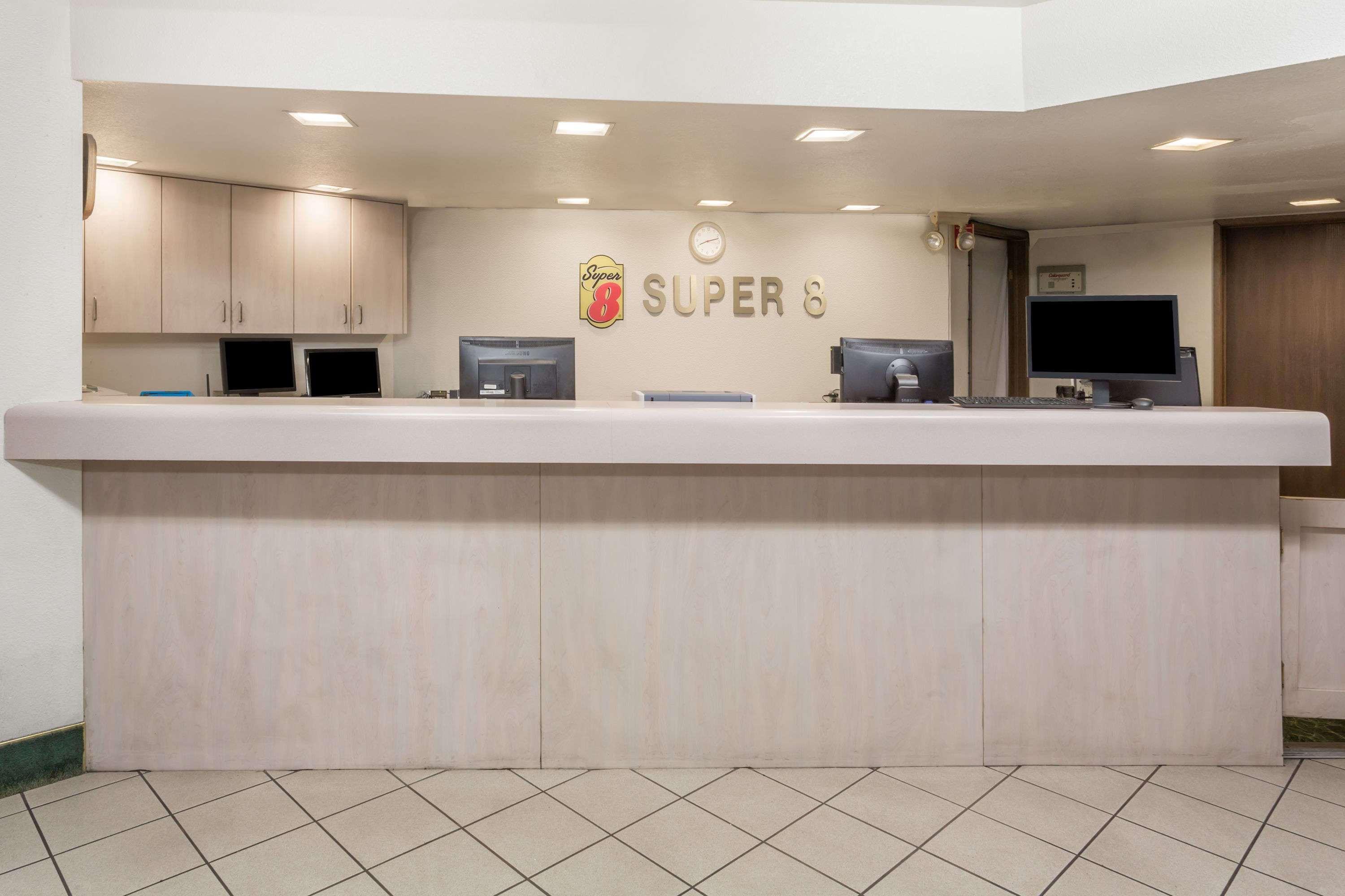 Hotel Super 8 By Wyndham Metro North