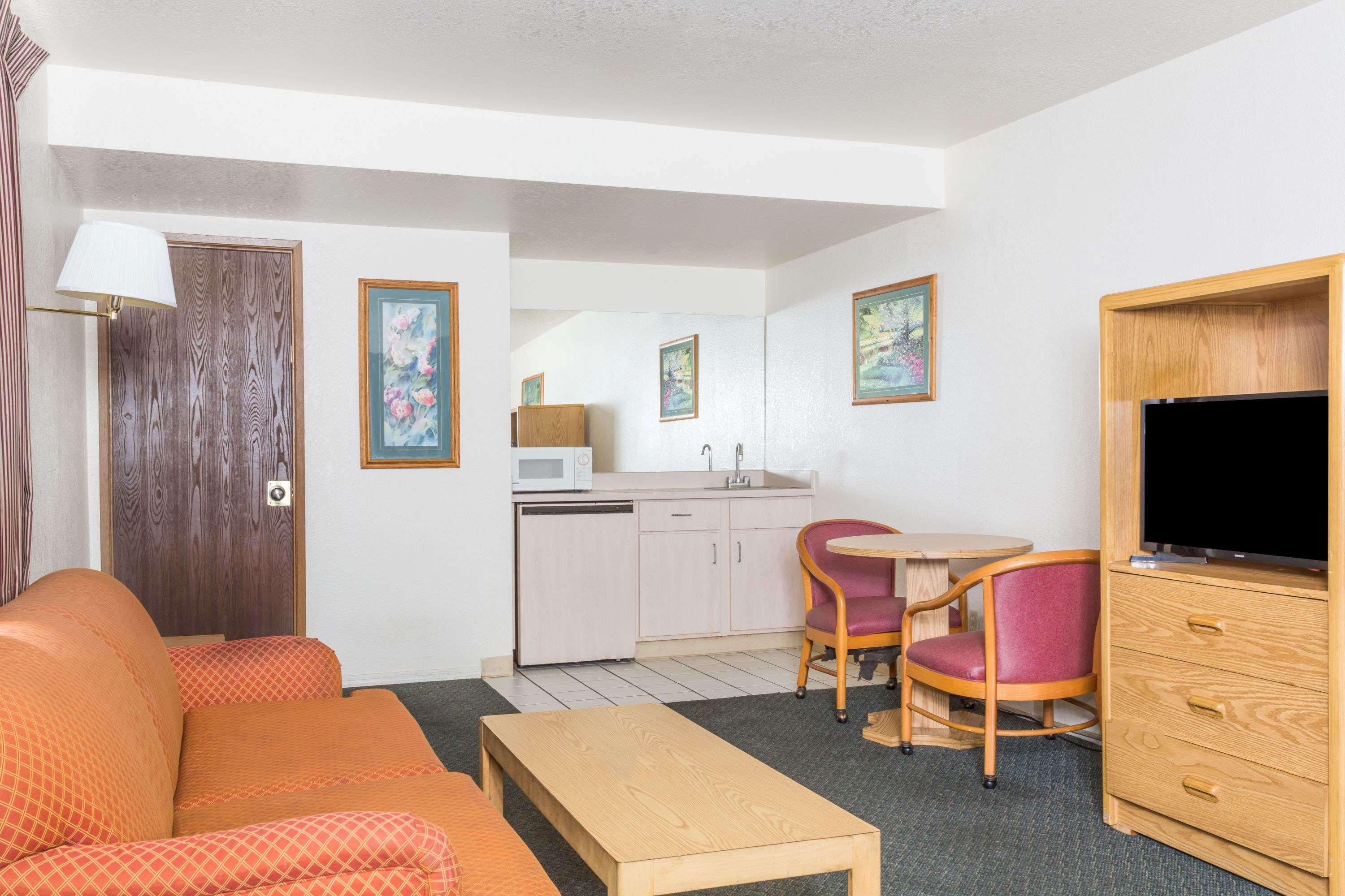 Hotel Super 8 By Wyndham Metro North Phoenix