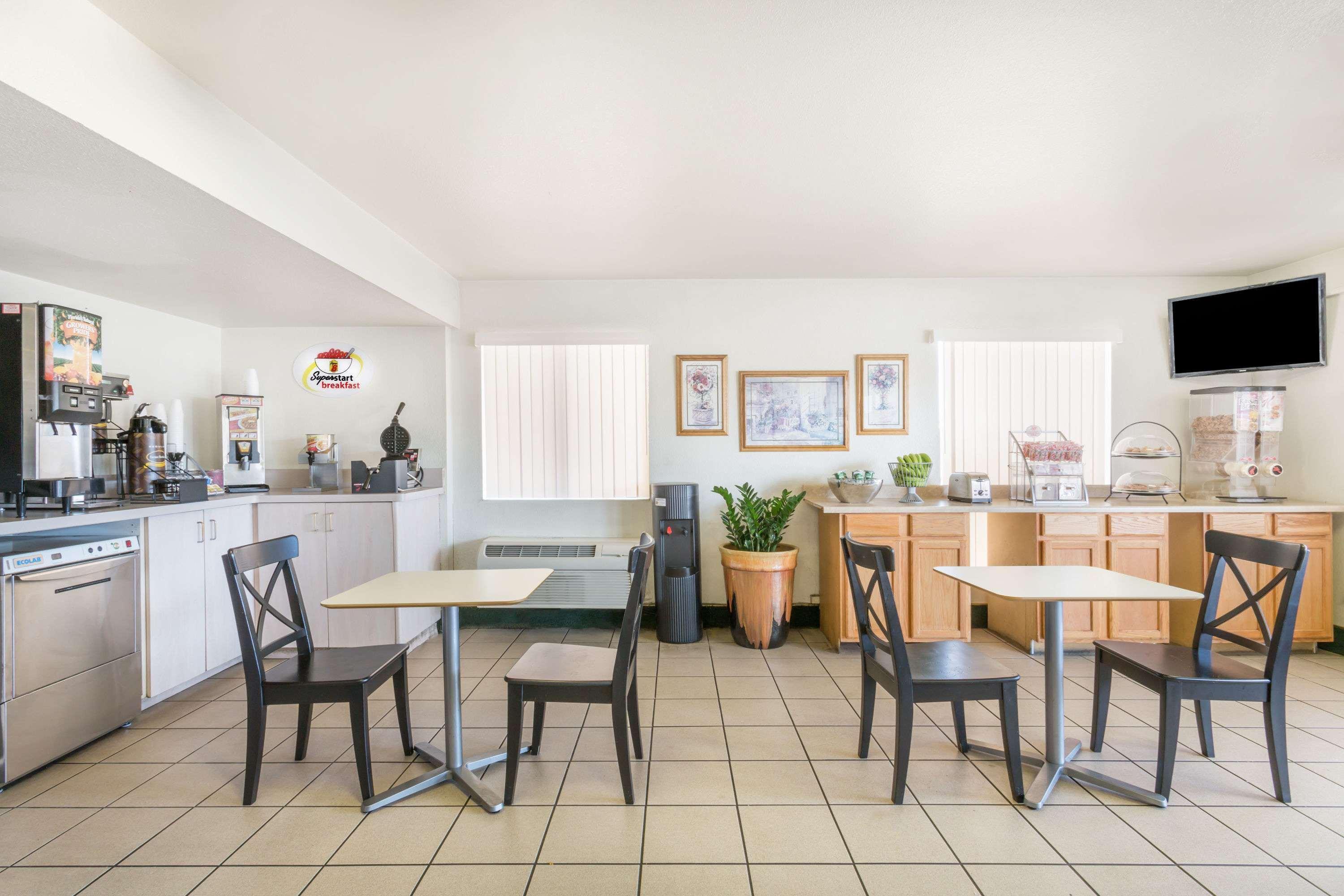 Super 8 By Wyndham Metro North 2* Phoenix