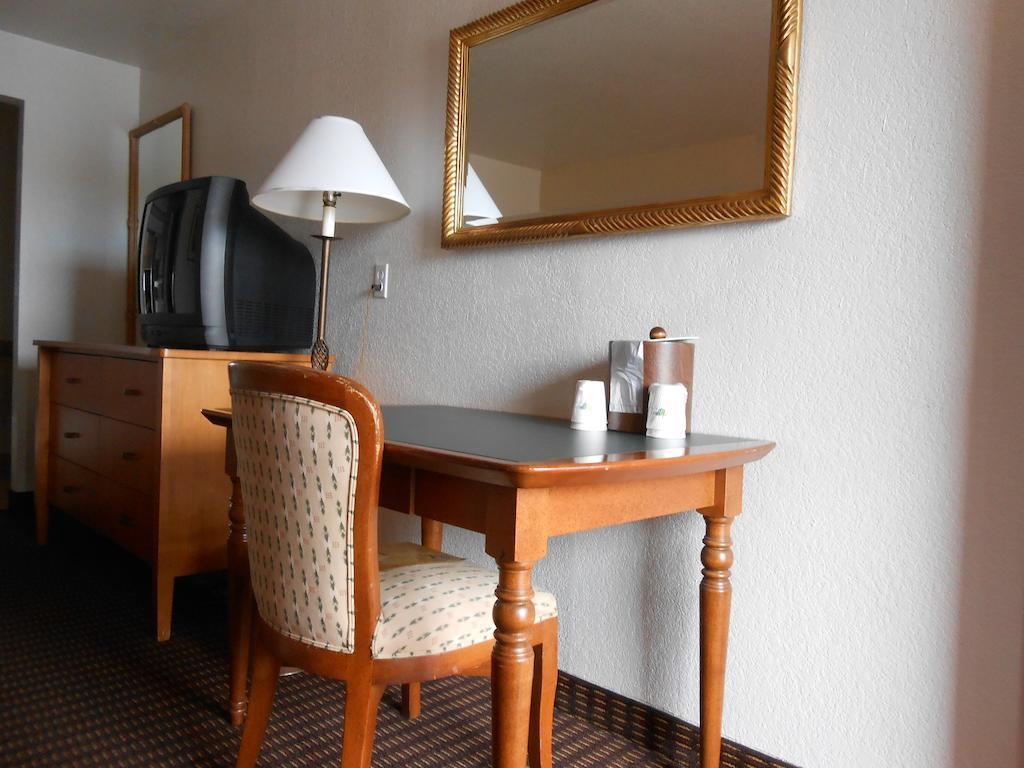 Rodeway North I-17 Hotel