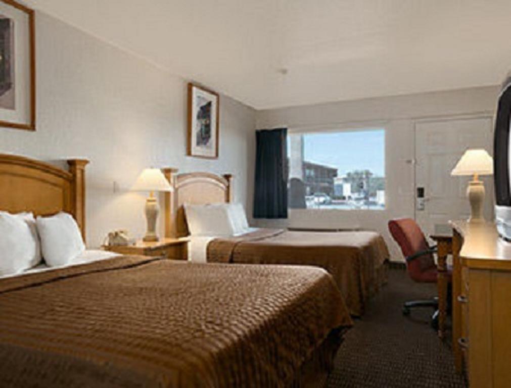 Rodeway North I-17 Hotel