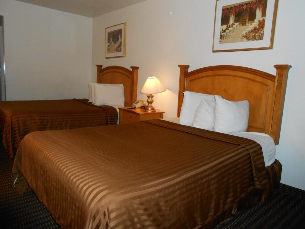 Rodeway North I-17 Hotel