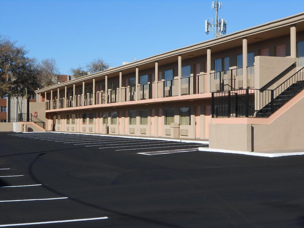 Rodeway North I-17 Hotel 2*
