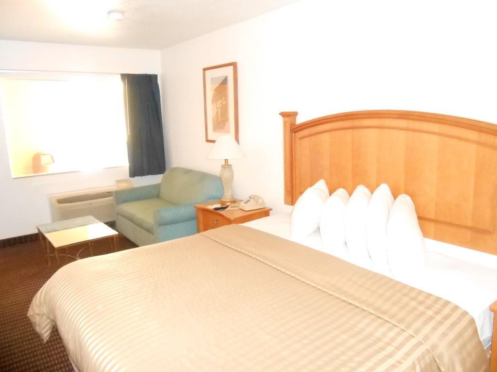 Rodeway North I-17 Hotel