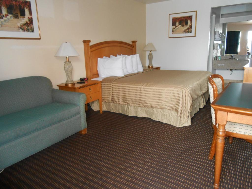 Hotel Rodeway North I-17