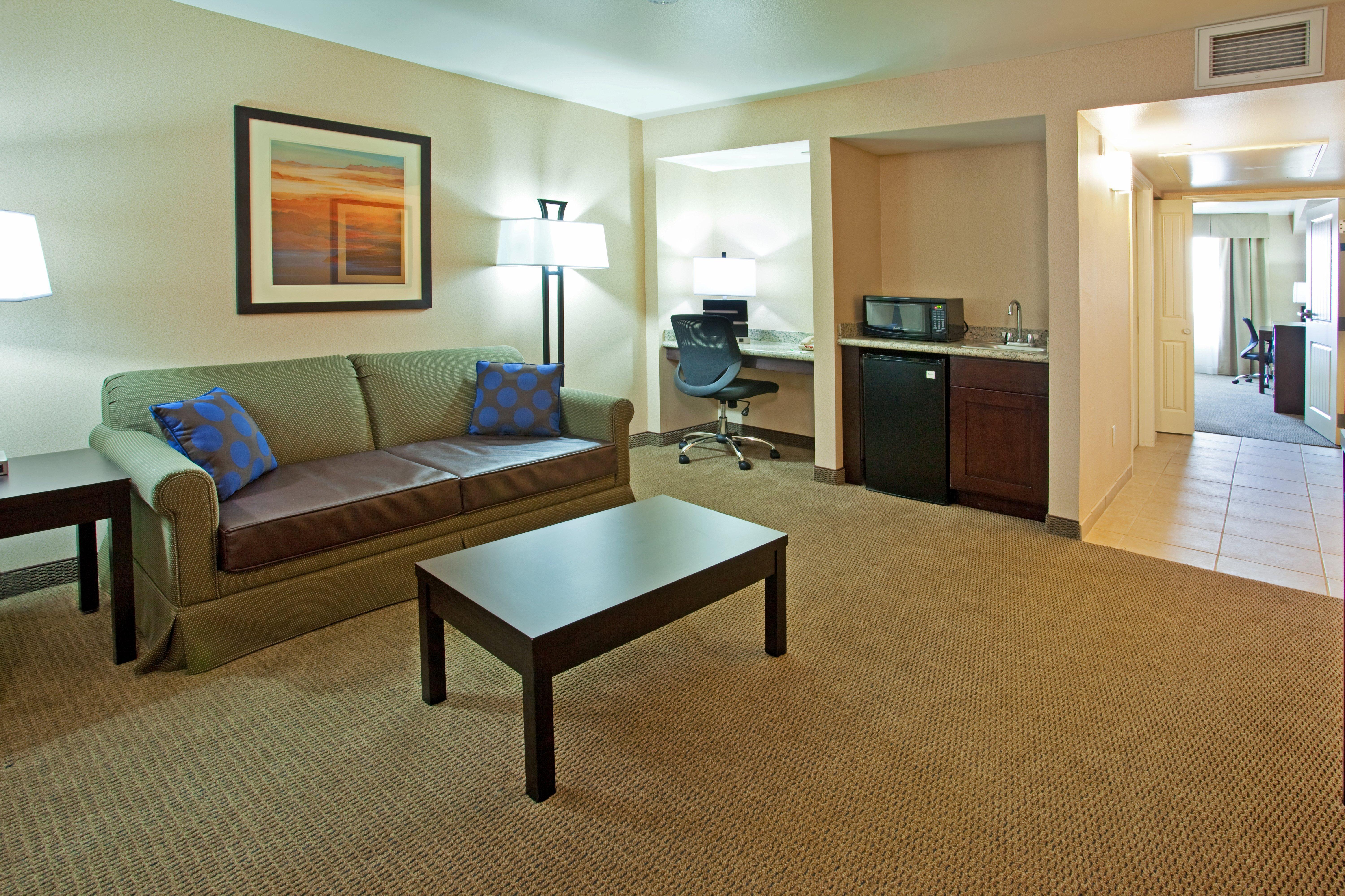 Holiday & Airport By Ihg Hotel 3*